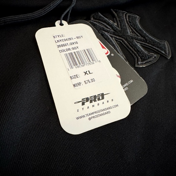 Brand New All Black New York Yankees Cropped Hoodie - Picture 3 of 3